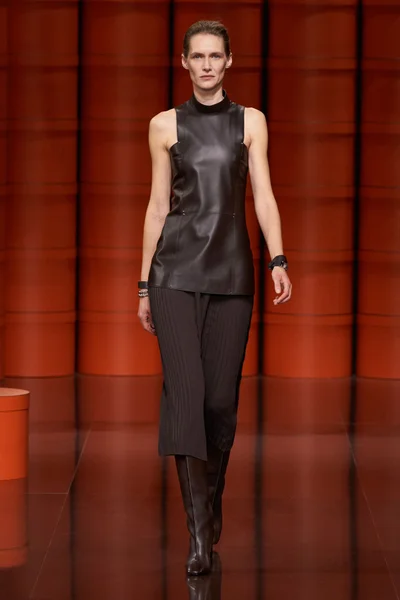 Look 32